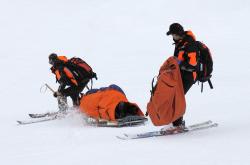 冬季行车安全指南，如何在冰雪中安全驾驶