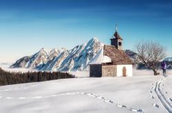 冬季行车安全指南，如何在冰雪中驾驭安全