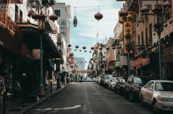 选择小车保养的明智之选，4S店VS外部维修店