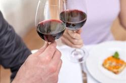 来月经可以喝酒吗红酒