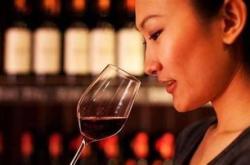 喝完红酒怎么老渴想喝水呢