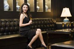 高跟鞋红酒高脚杯组合图片