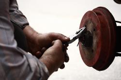 汽车保养必修课，更换火花塞的重要性与指南