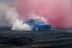 更换轮胎，提升驾驶安全与性能的明智选择