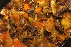 红酒炖牛肉汤做法