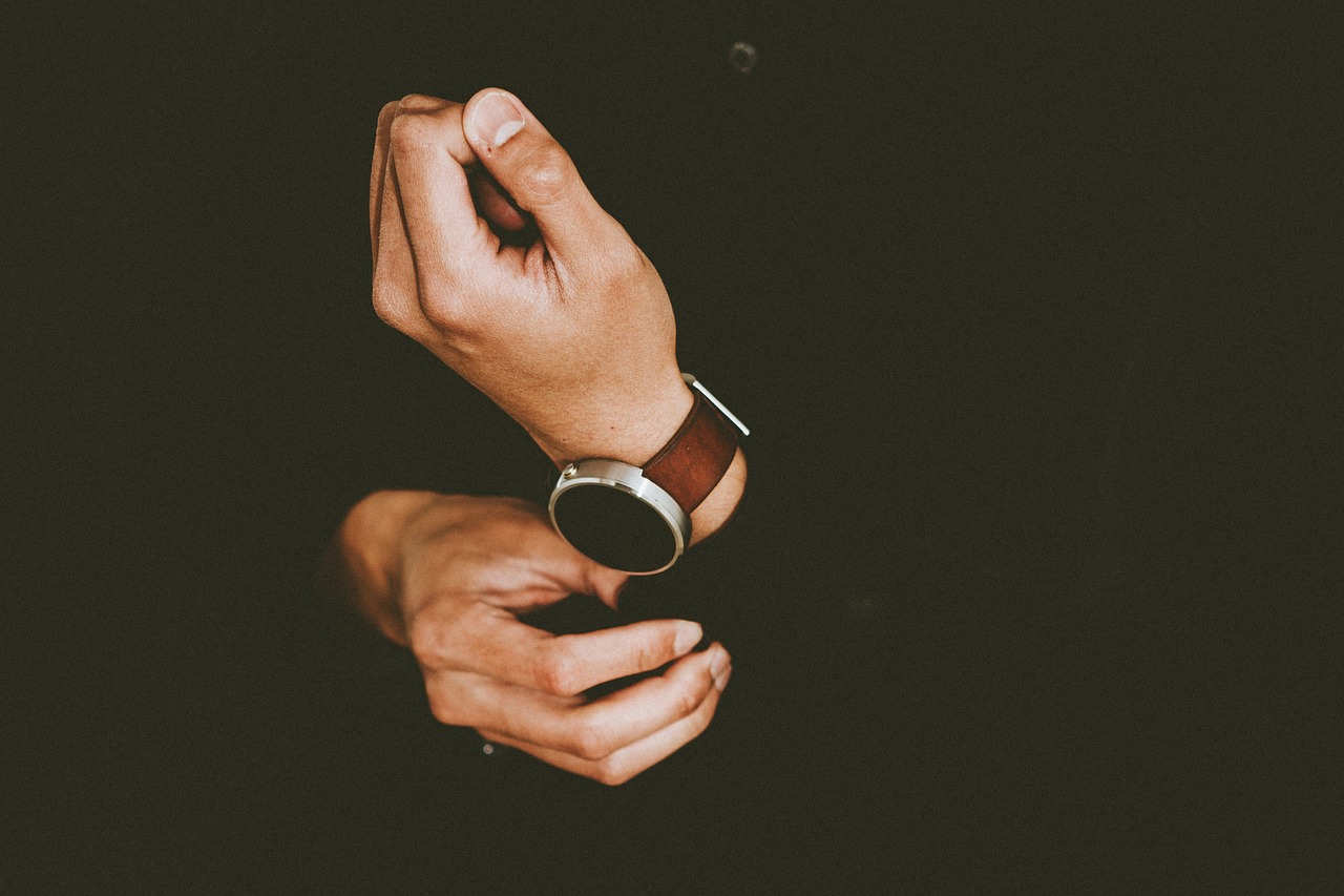 男人的时尚品味，金链背后的深意——解读男士金项链的不只是装饰，更是身份与风格的象征