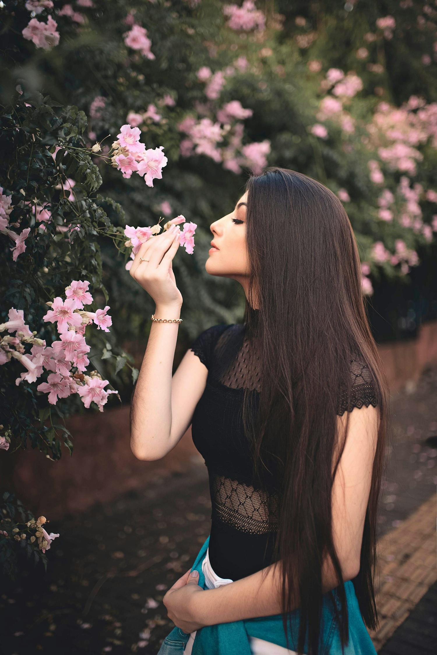 魅力四溢的英文网名，女性独特魅力的音乐与时尚诠释