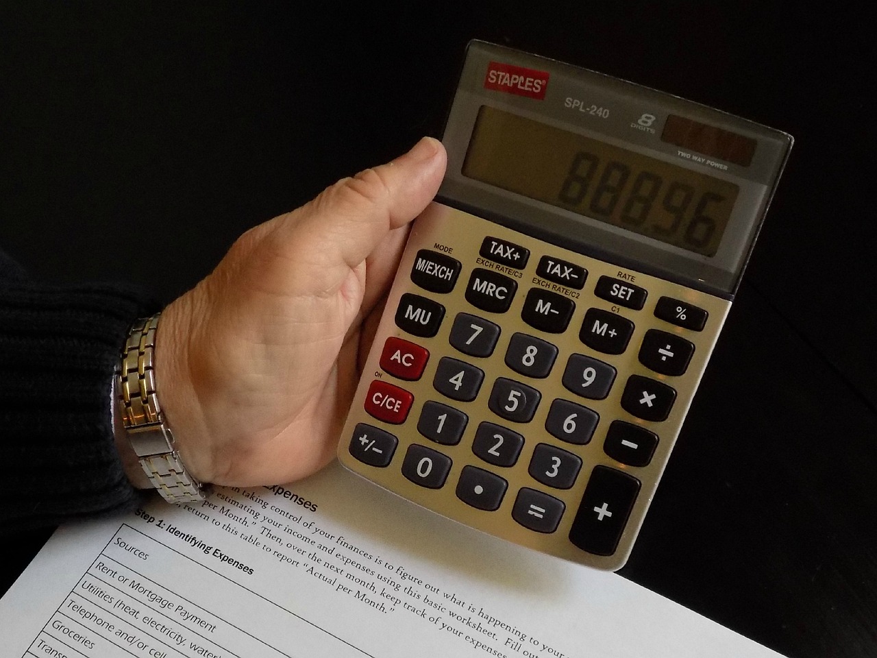 关于30元理发消费2万多的文章