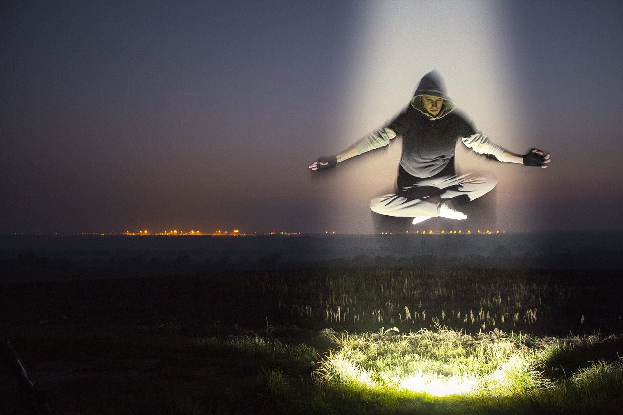 探索神秘力量，大自然的馈赠——揭秘天然白水晶球的魅力与灵性力量