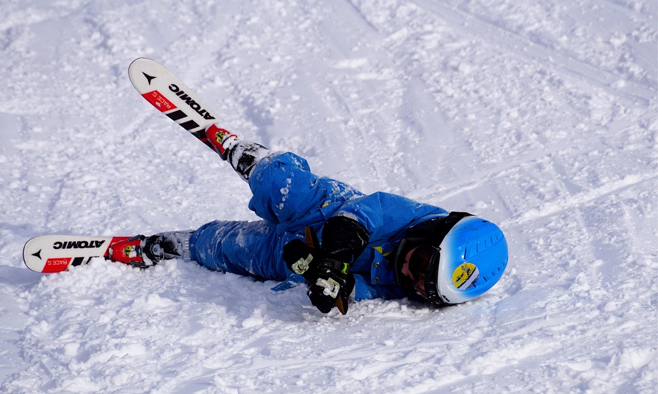 冬季行车安全指南，如何在冰雪路面上保持控制与安全